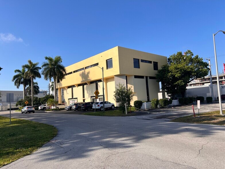 3511 NE 22nd Ave, Fort Lauderdale, FL à vendre - Photo de l’immeuble – Image 2 sur 9