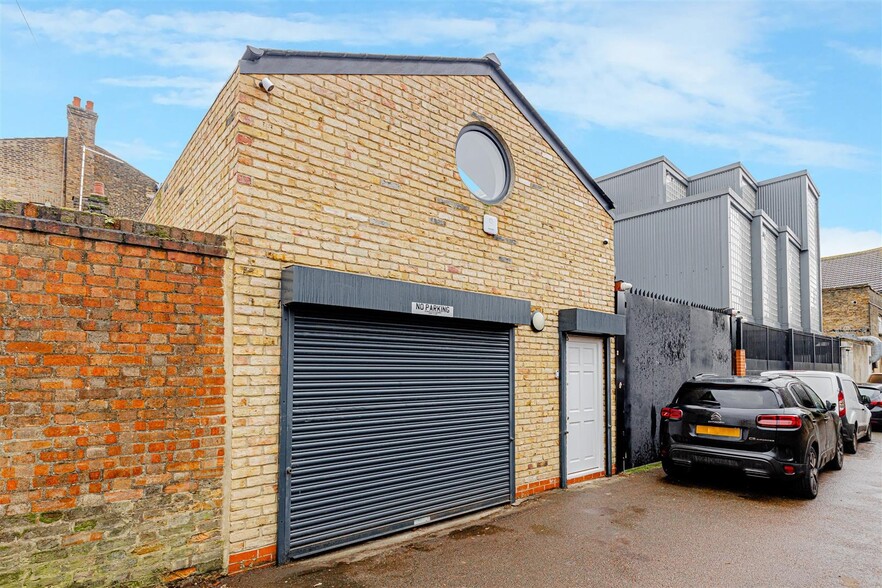 159A Barking Rd, Londres à louer - Photo de l’immeuble – Image 2 sur 3