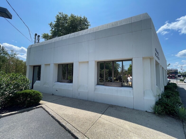 901 Old Country Rd, Plainview, NY à louer - Photo de l’immeuble – Image 3 sur 16