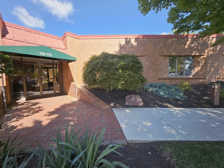 1815 Schadt Ave, Whitehall, PA à louer - Photo de l’immeuble – Image 1 sur 16