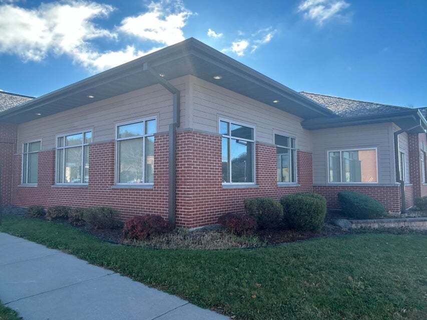 165 W Haseltine St, Richland Center, WI à louer Photo principale– Image 1 sur 23