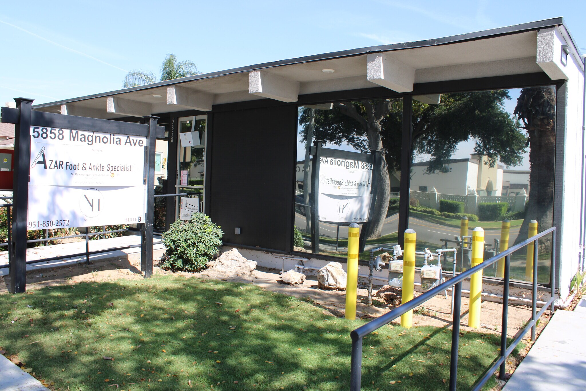 5858 Magnolia Ave, Riverside, CA à louer Photo principale– Image 1 sur 10