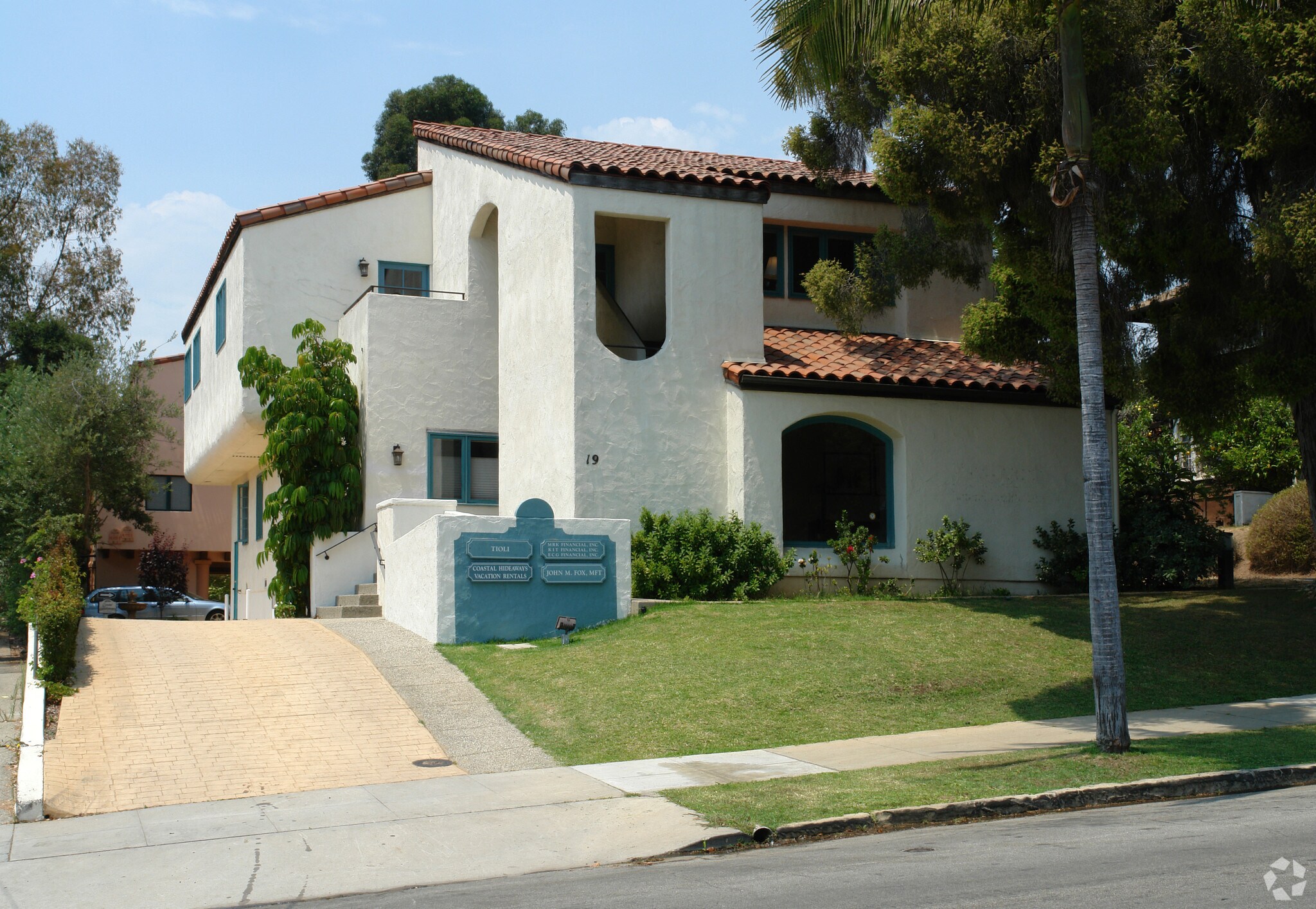19 E Mission St, Santa Barbara, CA à louer Photo principale– Image 1 sur 3