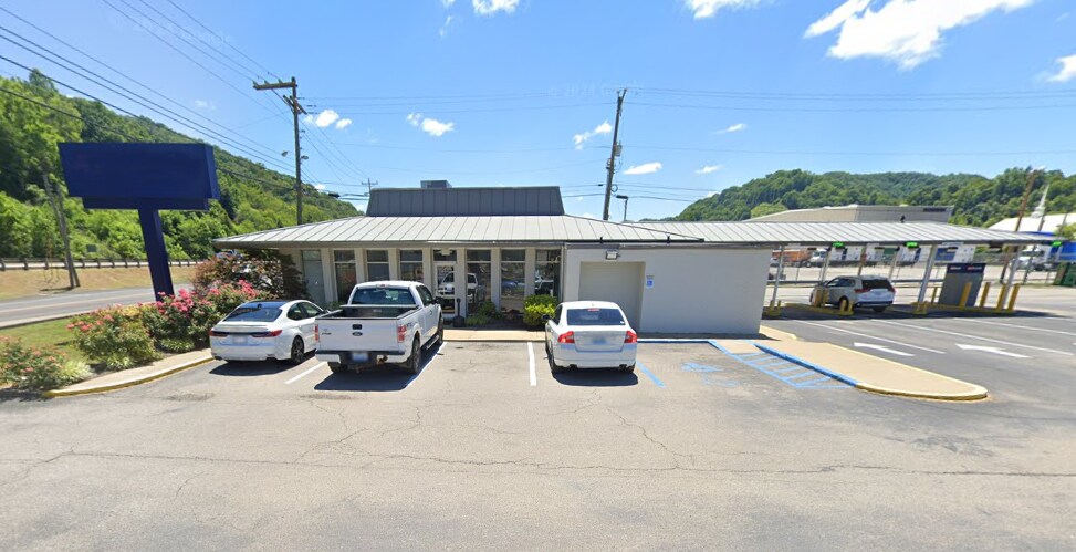 3663 N Mayo Trl, Pikeville, KY à vendre - Photo de l’immeuble – Image 1 sur 2