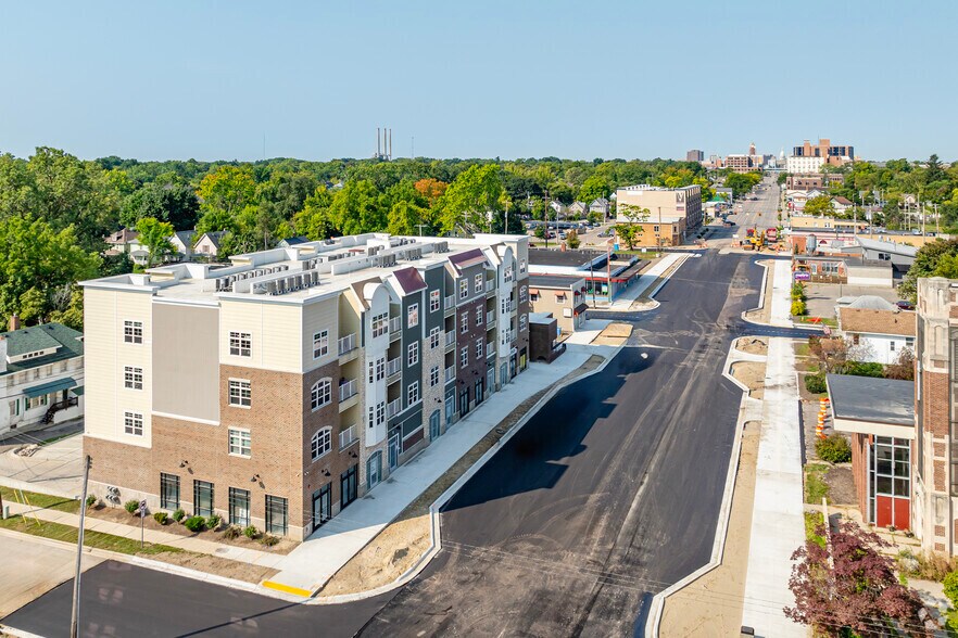 2222 E Michigan Ave, Lansing, MI à louer - Aérien – Image 2 sur 5