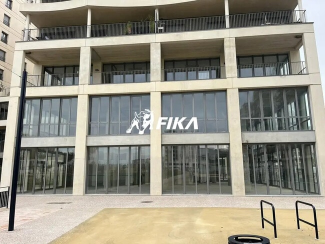 Plus de détails pour Local commercial à vendre