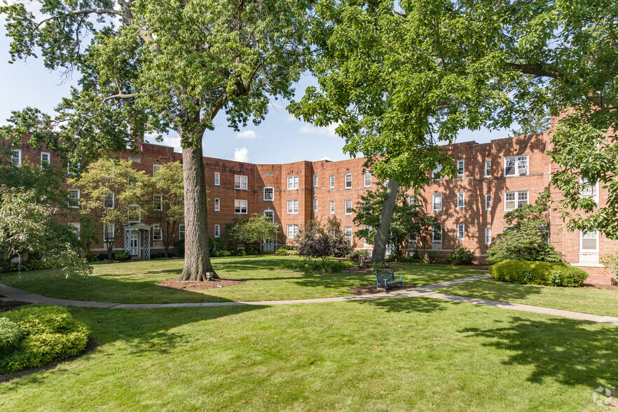 12511 Clifton Blvd, Lakewood, OH à vendre - Photo de l’immeuble – Image 3 sur 19