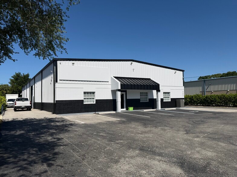 5600 Zip Dr, Fort Myers, FL à louer - Photo principale – Image 1 sur 23