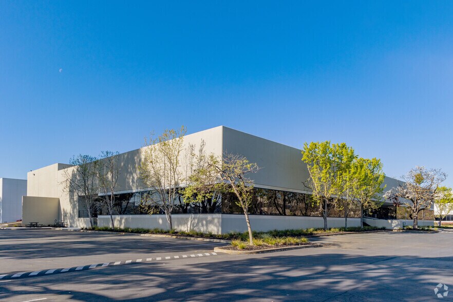 150 Nortech Pky, San Jose, CA à vendre - Photo de l’immeuble – Image 2 sur 11