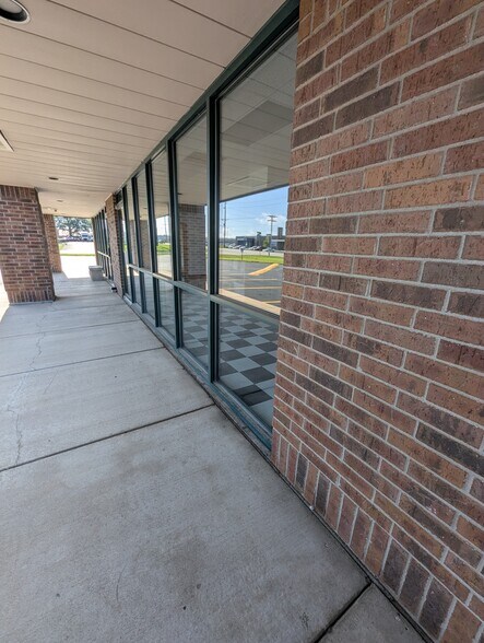 3000 E Division St, Springfield, MO à louer - Photo de l’immeuble – Image 3 sur 12