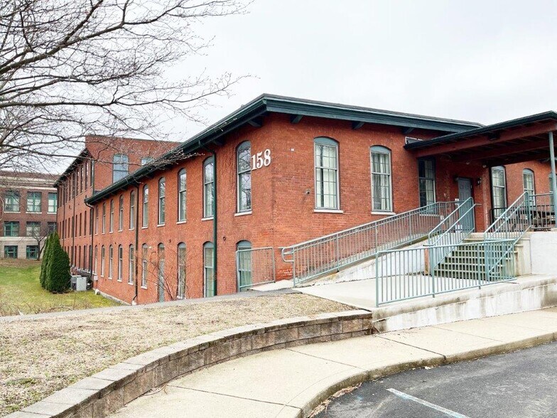 158 Hartford Rd, Manchester, CT à vendre - Photo de l’immeuble – Image 3 sur 12