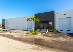 3465 NW 71st Ter, Miami, FL à louer Photo intérieure– Image 2 sur 7