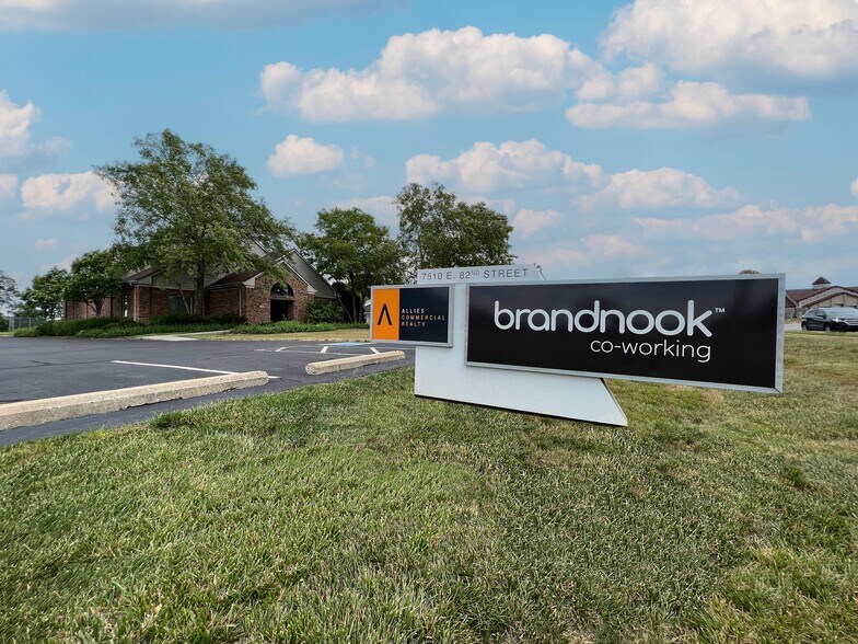 7510 E 82nd St, Indianapolis, IN à louer - Photo de l’immeuble – Image 3 sur 10