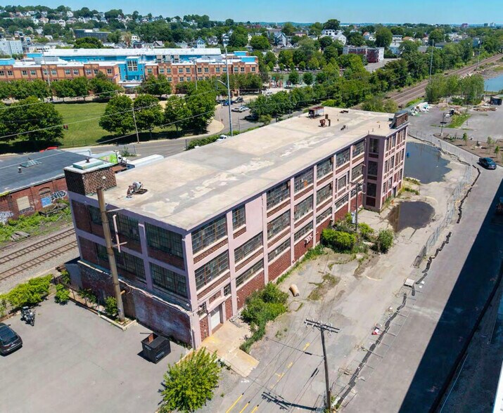 305 Eastern Ave, Chelsea, MA à vendre - Photo de l’immeuble – Image 2 sur 6