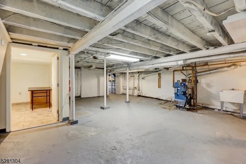 413 Hackensack St, Carlstadt, NJ à louer Photo intérieure– Image 1 sur 7
