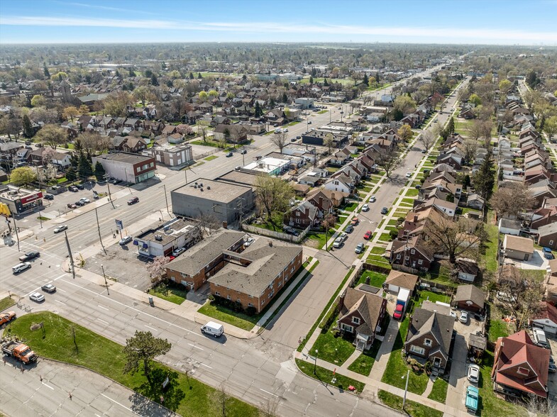 4470-4480 E Outer Dr, Detroit, MI à vendre - Photo de l’immeuble – Image 2 sur 25