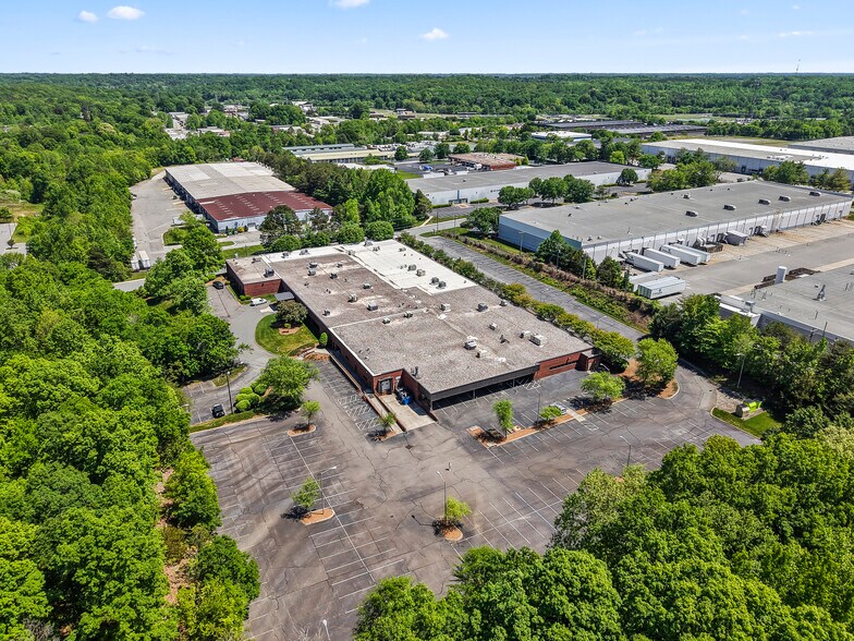 2540 Empire Dr, Winston-Salem, NC à louer - Photo de l’immeuble – Image 1 sur 7