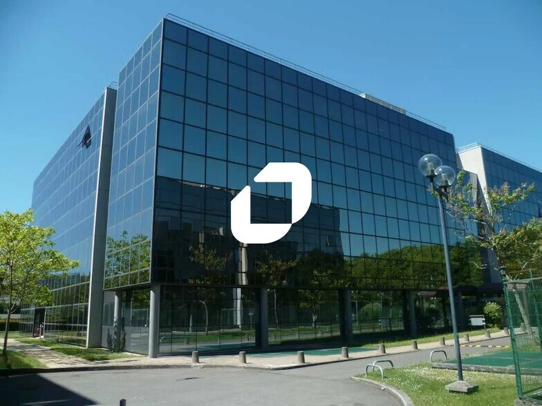 18 Rue Grange Dame Rose, Vélizy-Villacoublay à louer - Photo de l’immeuble – Image 1 sur 17