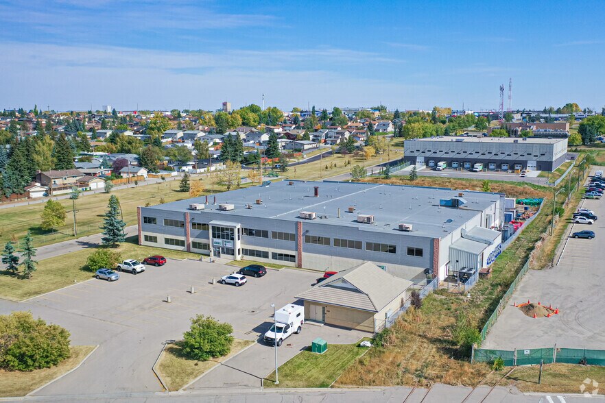 278 19th St NE, Calgary, AB à vendre - Aérien – Image 2 sur 4