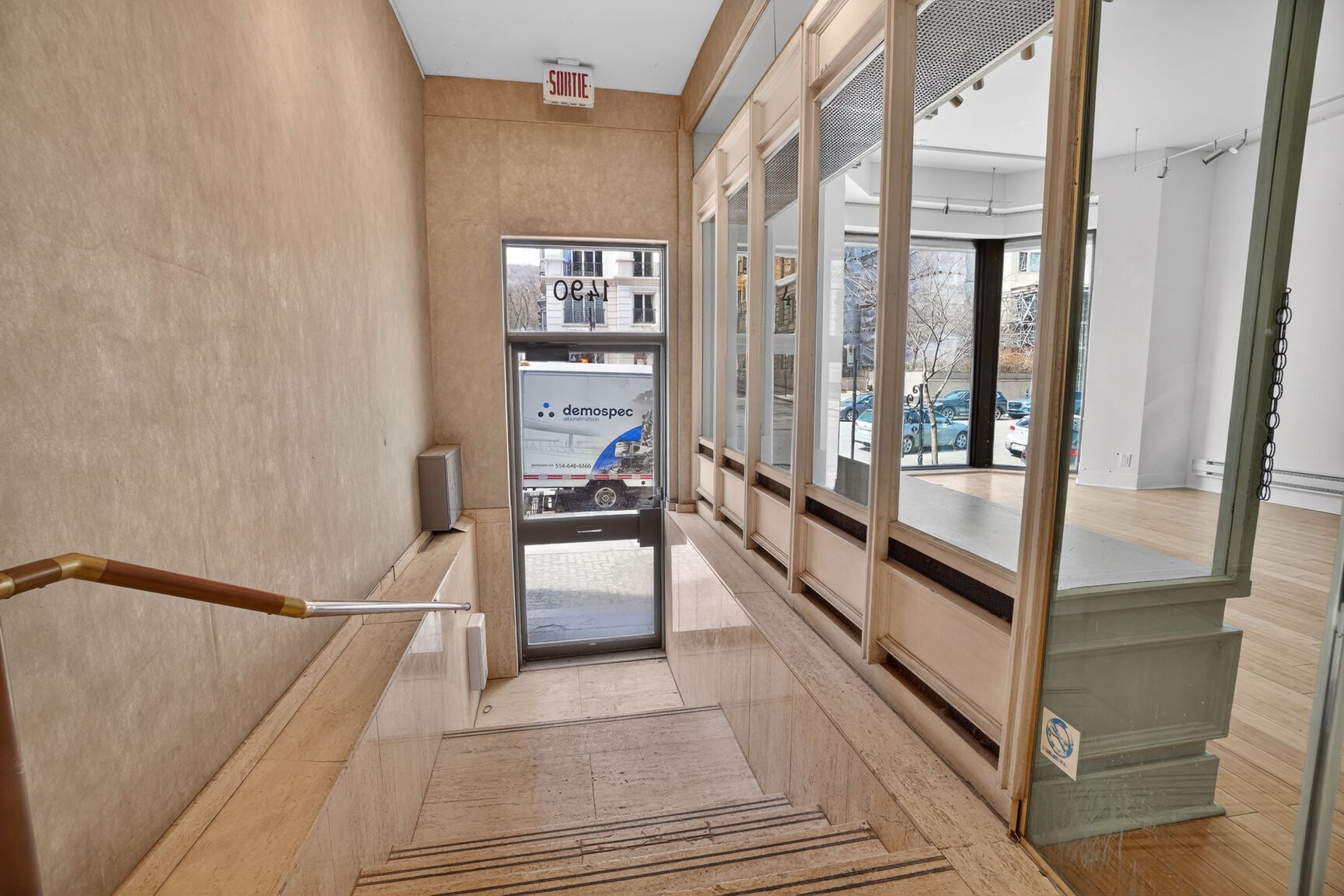 1490 Rue Sherbrooke O, Montréal, QC à louer Hall d’entrée– Image 1 sur 15