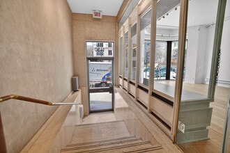 1490 Rue Sherbrooke O, Montréal, QC à louer Hall d’entrée– Image 1 sur 15