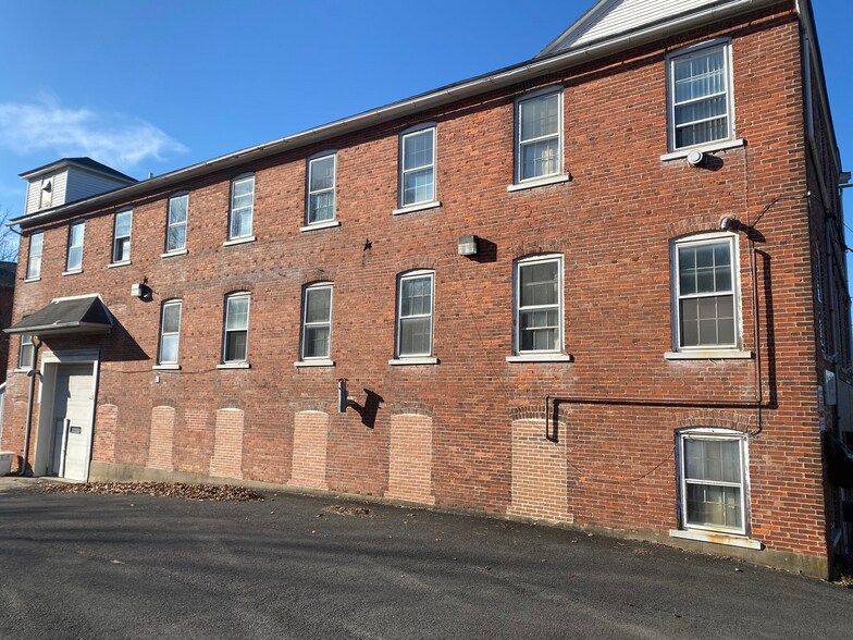 102 E Station Ave, Coopersburg, PA à louer - Photo de l’immeuble – Image 3 sur 19