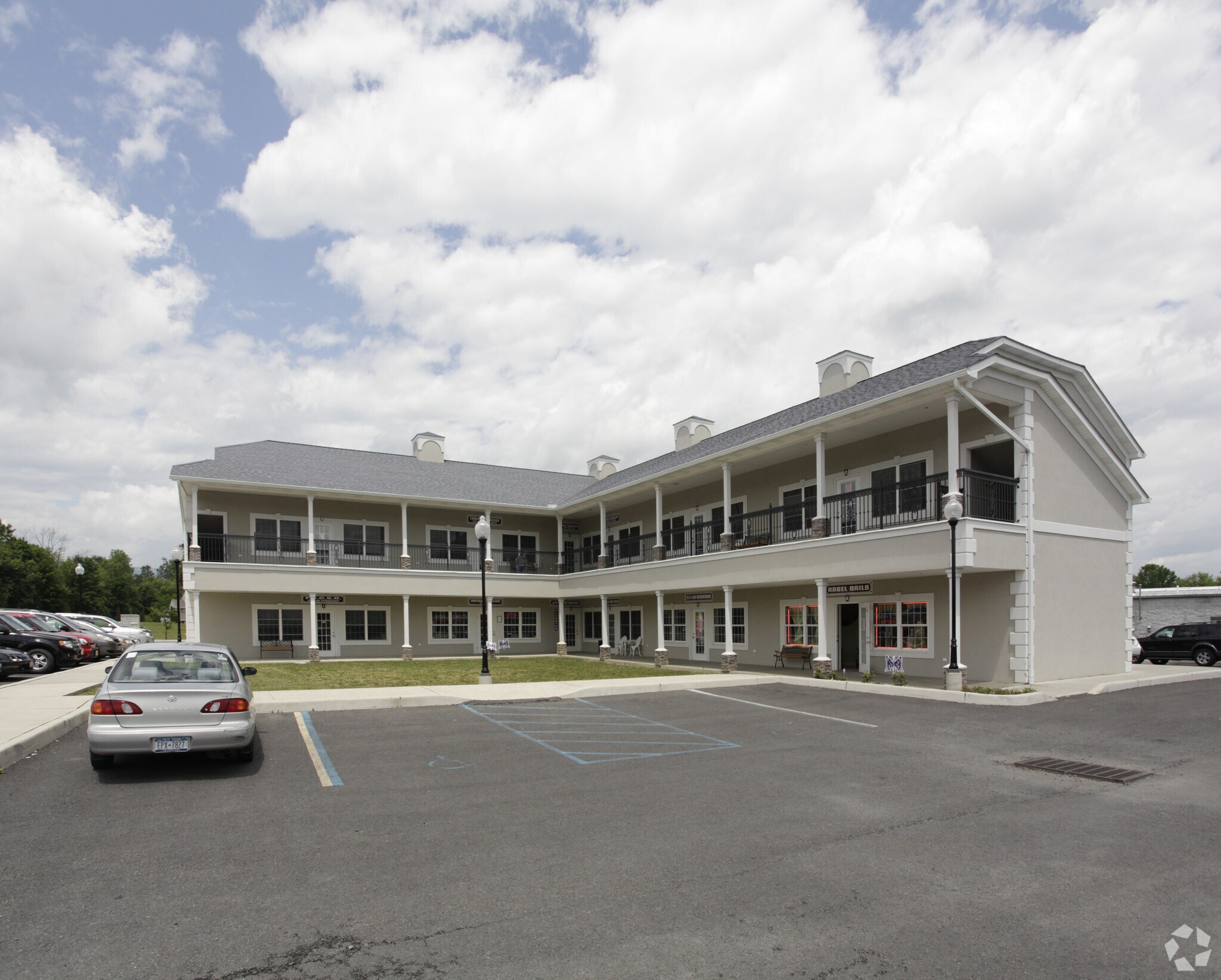 76-82 Boniface Dr, Pine Bush, NY à vendre Photo de l’immeuble– Image 1 sur 12