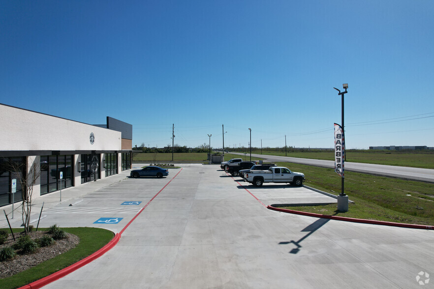 6002 FM 3180 Rd, Baytown, TX à louer - Photo de l’immeuble – Image 3 sur 5