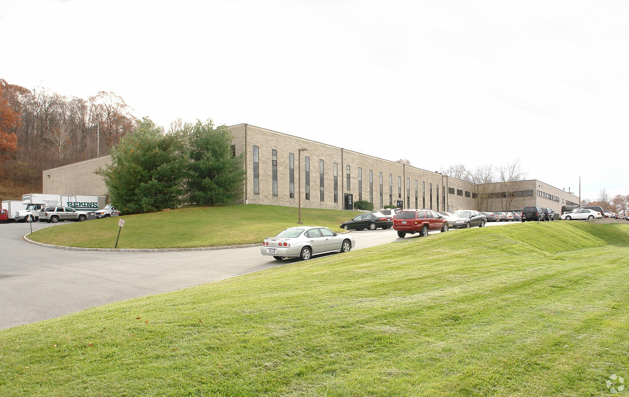 301 Fields Ln, Brewster Village, NY à louer Photo principale– Image 1 sur 6