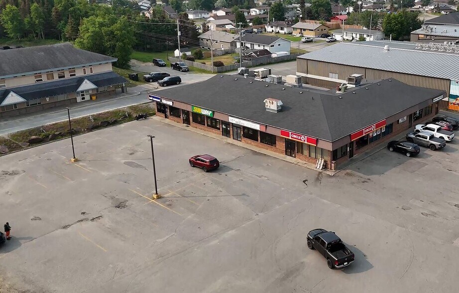 20-24 Peninsula Rd, Marathon, ON à vendre - Photo de l’immeuble – Image 1 sur 2