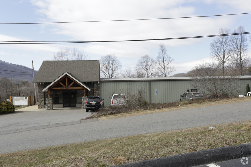 2130 US Highway 70, Swannanoa, NC à louer - Photo de l’immeuble – Image 3 sur 4