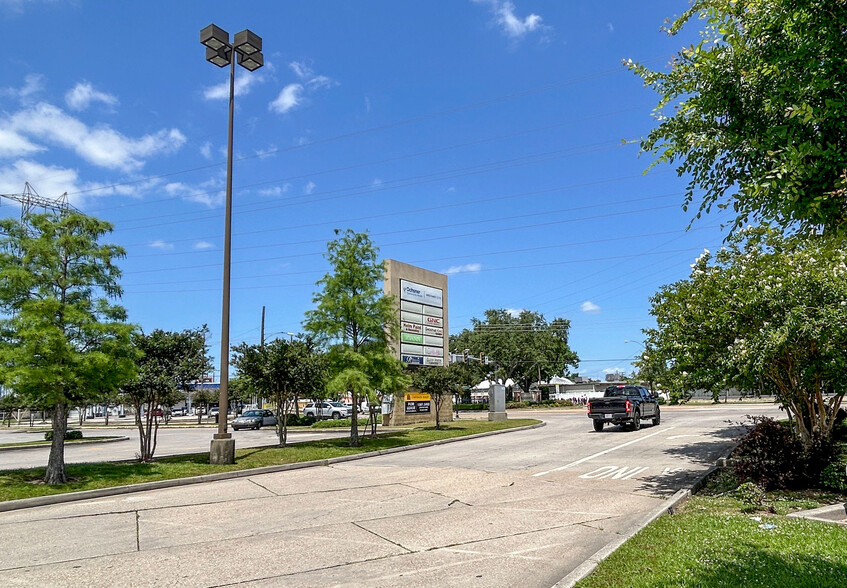91 Westbank Expy, Gretna, LA à louer - Photo de l’immeuble – Image 2 sur 8