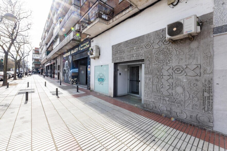 Immeuble residentiel dans Madrid, Madrid à vendre - Photo de l’immeuble – Image 2 sur 5