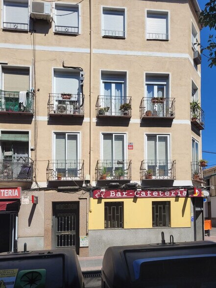 Immeuble residentiel dans Madrid, Madrid à vendre - Photo de l’immeuble – Image 2 sur 4