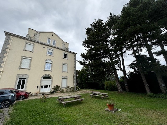 Bureau dans Saint-Chamond à louer - Photo de l’immeuble – Image 1 sur 8