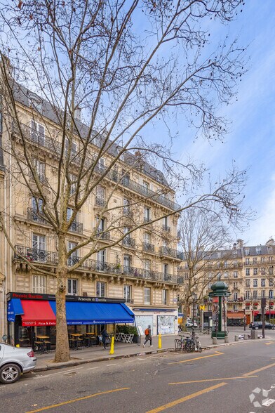 Local commercial dans Paris à louer - Photo de l’immeuble – Image 2 sur 3