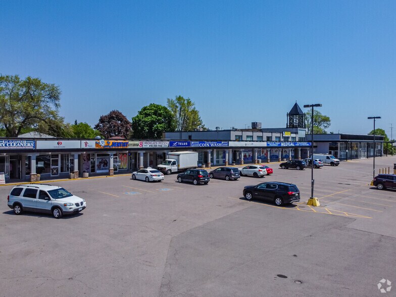 964-1010 Albion Rd, Toronto, ON à vendre - Photo de l’immeuble – Image 3 sur 3