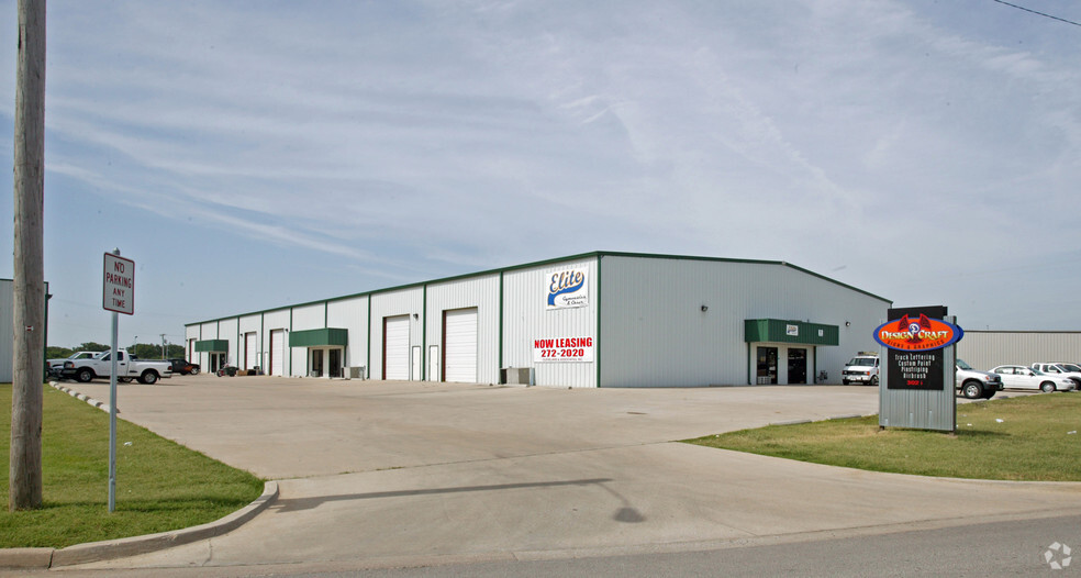 208 E 5th St, Owasso, OK à louer - Photo principale – Image 3 sur 6