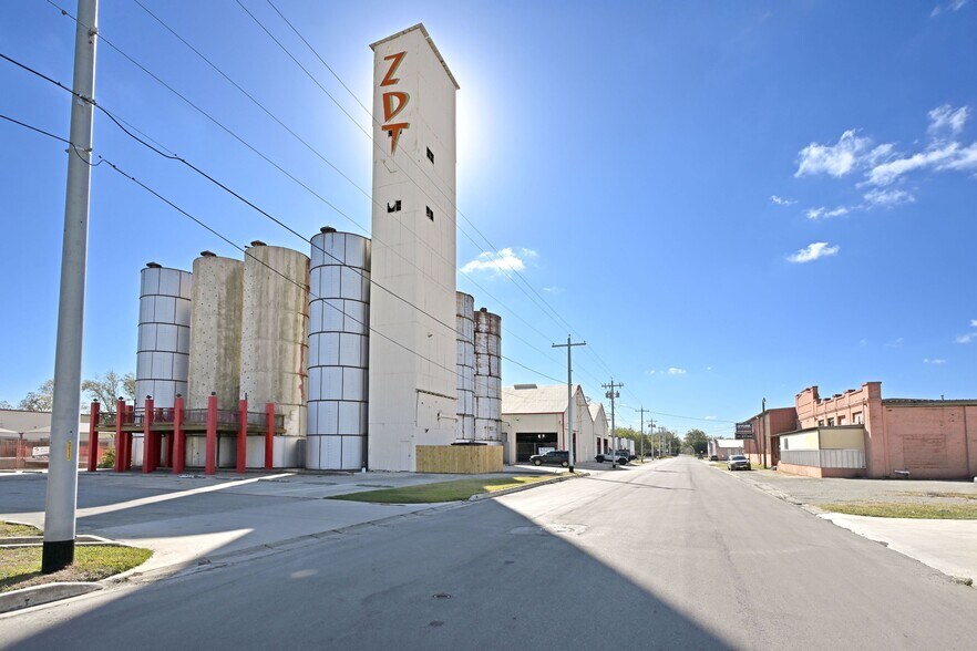 1123 Bowie St, Seguin, TX à vendre - Photo de l’immeuble – Image 3 sur 32