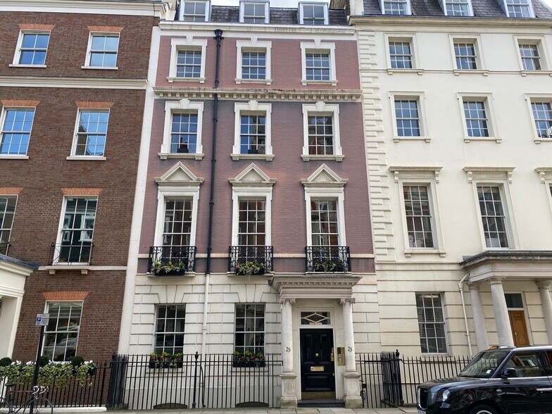 25 Hill St, Londres à louer - Photo de l’immeuble – Image 1 sur 2