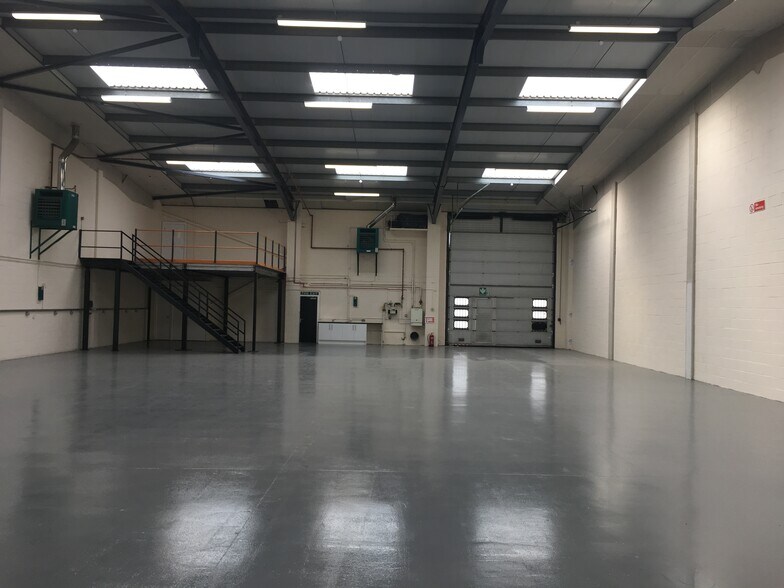 20 Plover Clos, Newport Pagnell à louer - Photo de l’immeuble – Image 2 sur 16