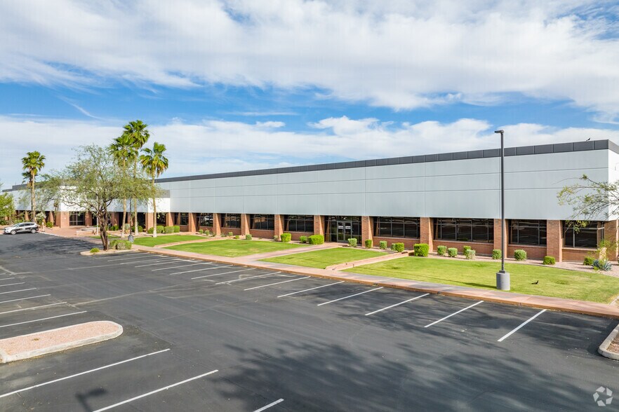8160 S Hardy Dr, Tempe, AZ à louer - Photo de l’immeuble – Image 2 sur 8