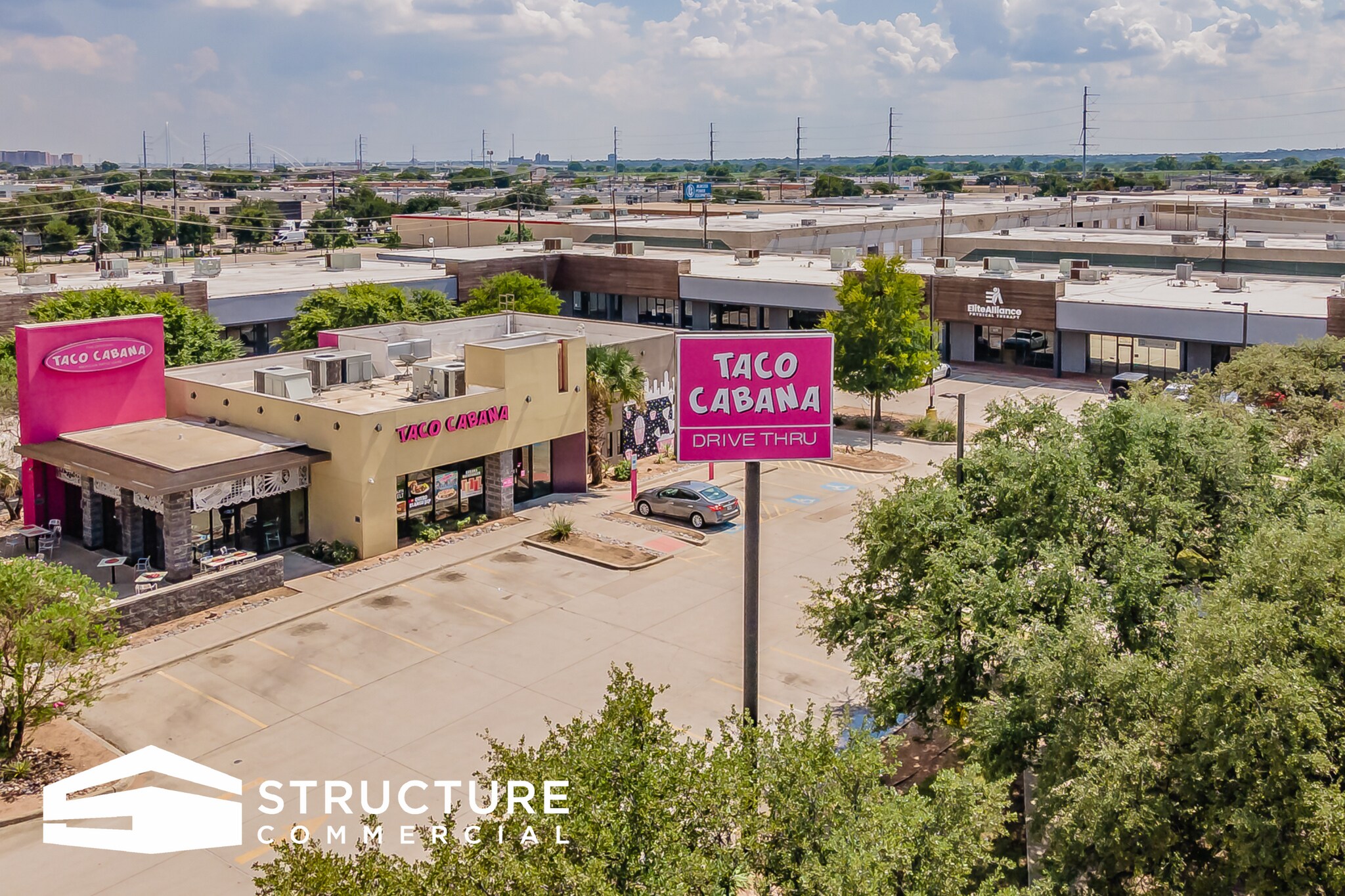 2629 N Stemmons Fwy, Dallas, TX à louer Photo de l’immeuble– Image 1 sur 15