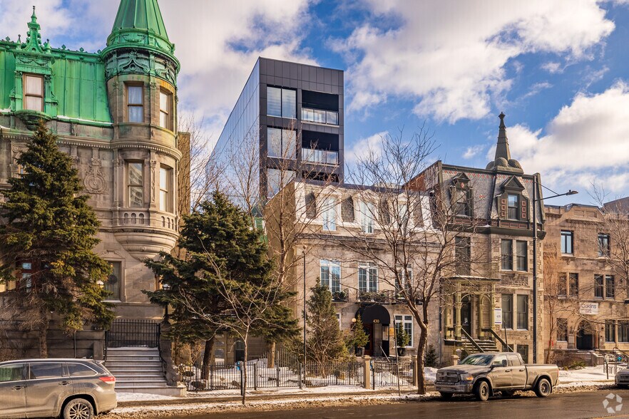 430 Rue Sherbrooke E, Montréal, QC à vendre - Photo de l’immeuble – Image 2 sur 5