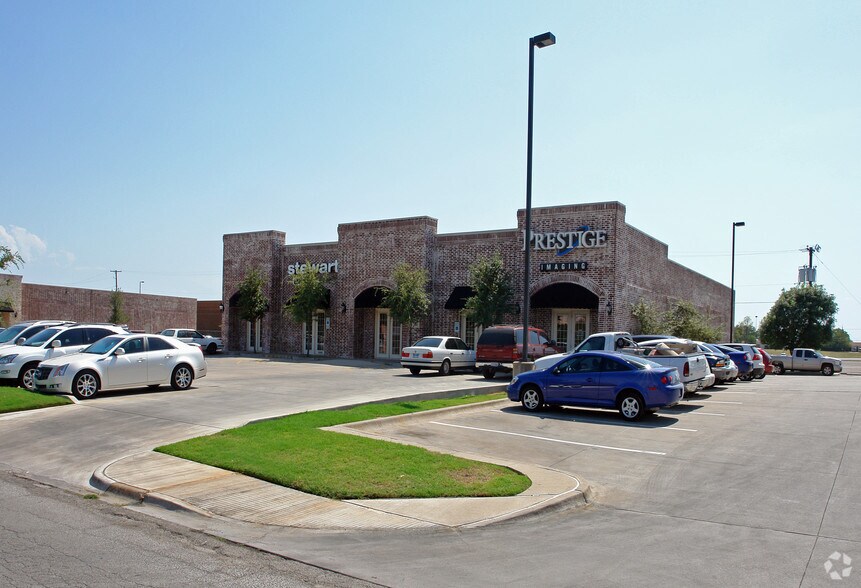 106 Hyde Park Blvd, Cleburne, TX à louer - Photo de l’immeuble – Image 2 sur 2