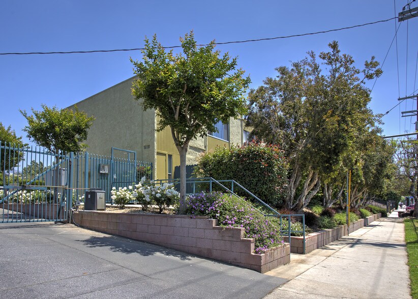 13002 Dronfield Ave, Sylmar, CA à vendre - Photo principale – Image 2 sur 6