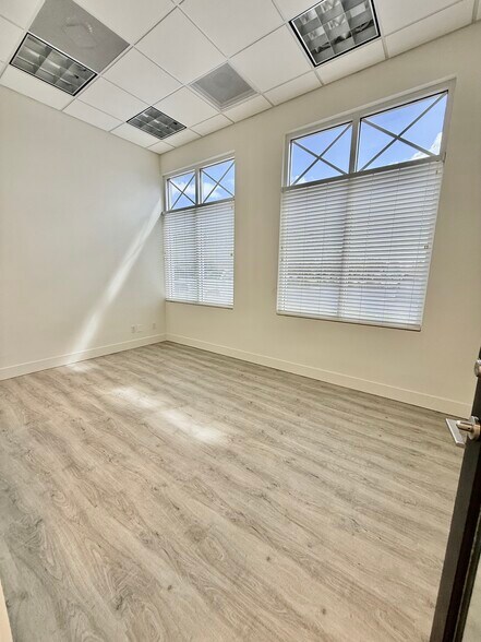 4660 Cardinal Way, Naples, FL à louer - Photo de l’immeuble – Image 2 sur 14