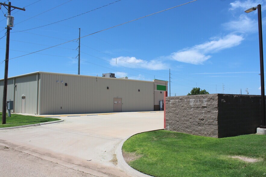 302 N Birch Ave, Munday, TX à vendre - Photo de l’immeuble – Image 2 sur 22
