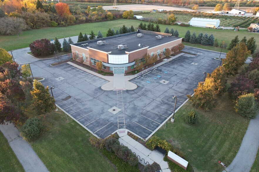 63033 Van Dyke Rd, Washington, MI à louer - Photo de l’immeuble – Image 1 sur 9