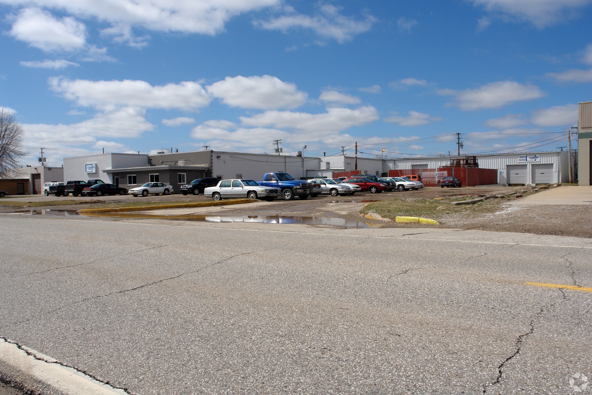 41135 Irwin Dr, Harrison Township, MI à vendre Photo principale– Image 1 sur 15